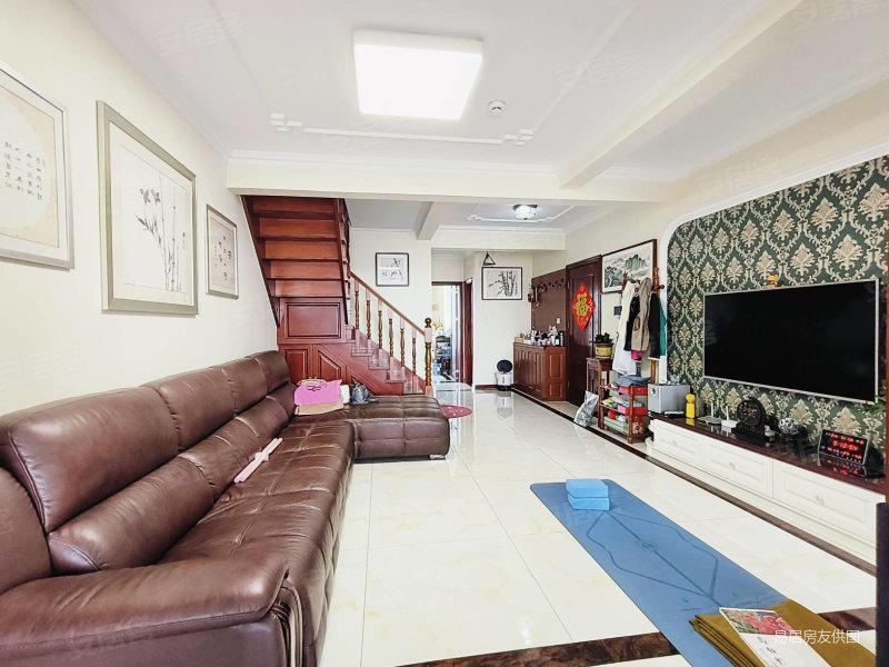 伯爵公馆,电梯顶复,共三层四室三厅双卫