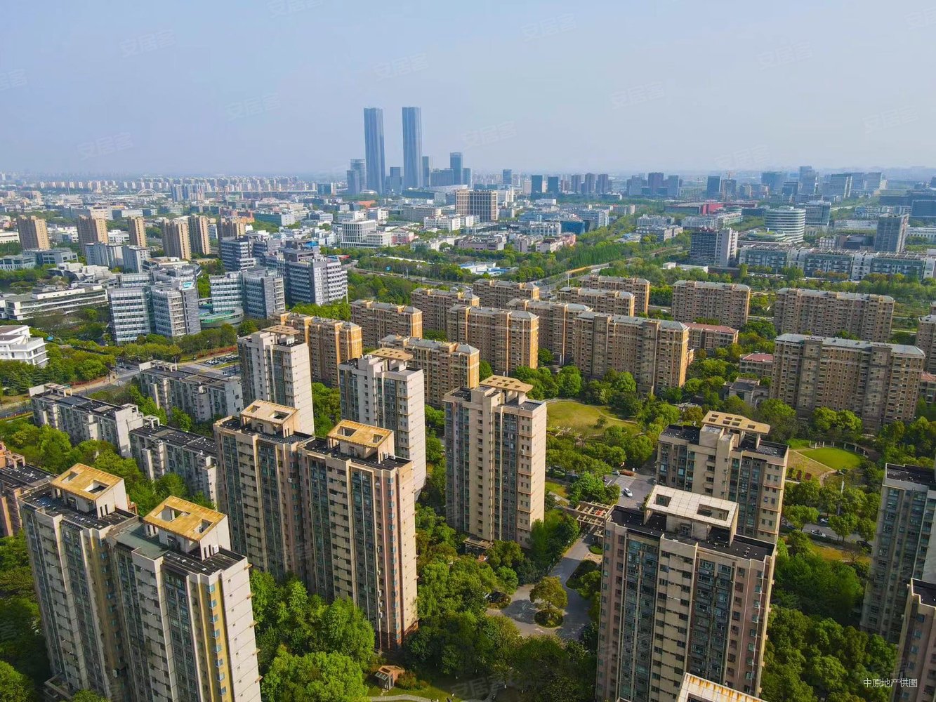 张江汤臣豪园新出精装大三房,中央空调地暖带车位,业主急售