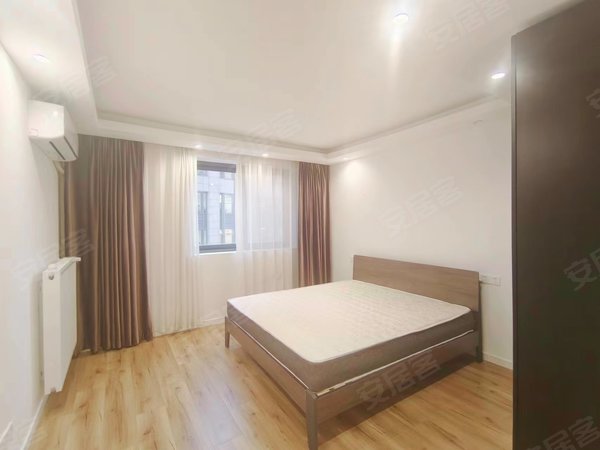 上海黄浦淮海中路经纬公寓新天地核心商业圈,一大会址地铁口,精装全配