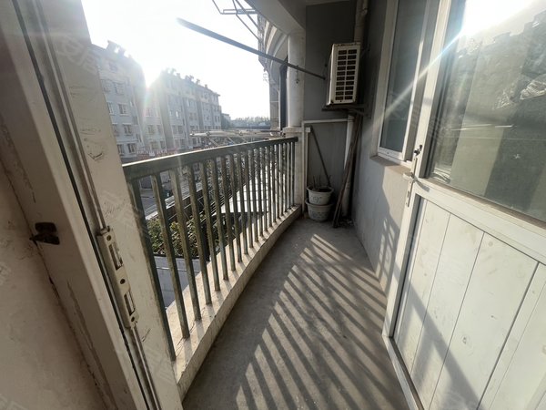 芜湖鸠江雕塑公园鸠兹家苑馨园鸠兹家苑馨苑,毛坯两房,有钥匙随时看房