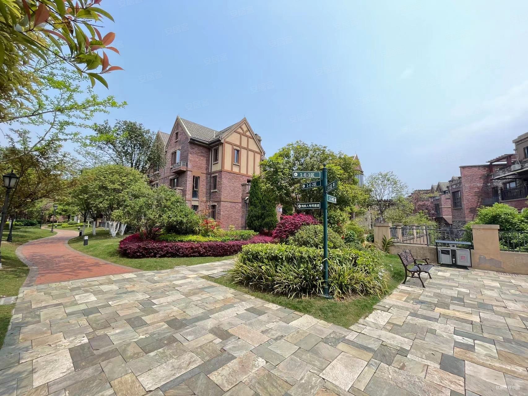 保利公园端头独栋别墅4层带前后花园 端头位置,保利公园2010拉菲庄园