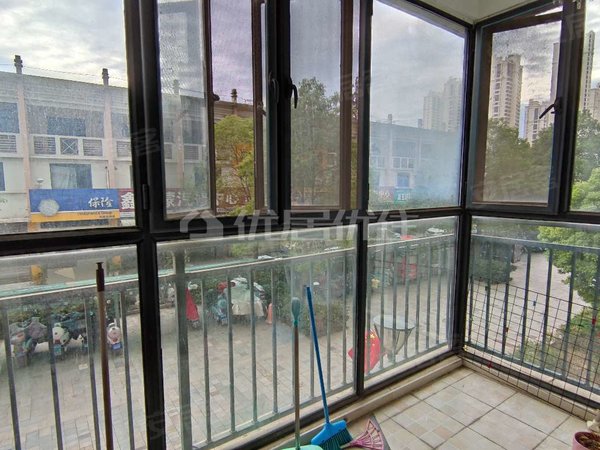 老河口天润未来城南区天润未来城精装两室电梯房,家具家电齐全,拎包