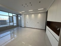 庆阳西峰西峰城区带20平露天阳台！南站附近！全新两居！全屋定制柜子！出租房源真实图片