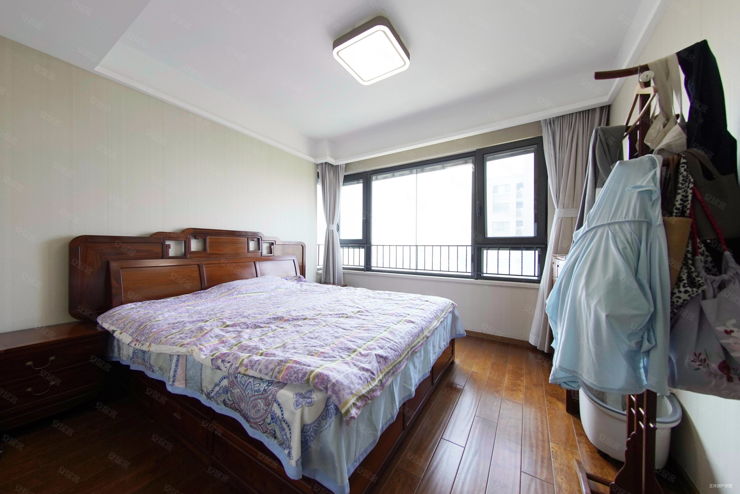 正荣润峯4室2厅3卫137.39㎡南北595万