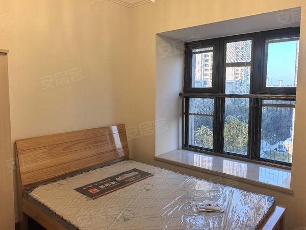 无锡宜兴宜城恒大悦龙台悦龙台电梯房三室 带地暖 设施齐全 首租出租