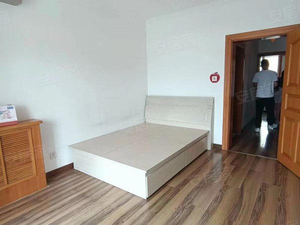 大连甘井子泡崖八区泡崖八区八区四楼  近星河广场   利民小学 随时