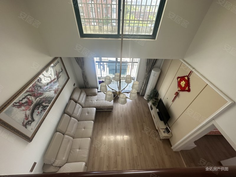 银湖  实用面积120平米   单价6000买精装复式楼