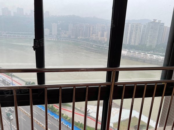 重庆江北大石坝东海岸一线江景房 大两室 储物间 双卫 简约 可住家