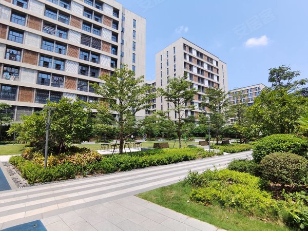 广州花都镜湖大道绿地空港国际中心(清塘站)豪华复式2房 空港公寓 多