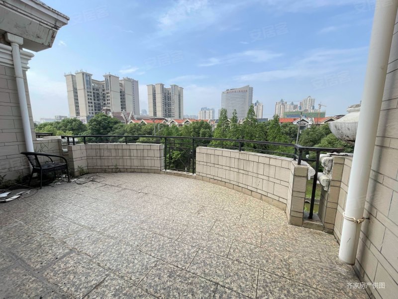 绿湖豪城(别墅)5室2厅2卫238.9㎡南北680万