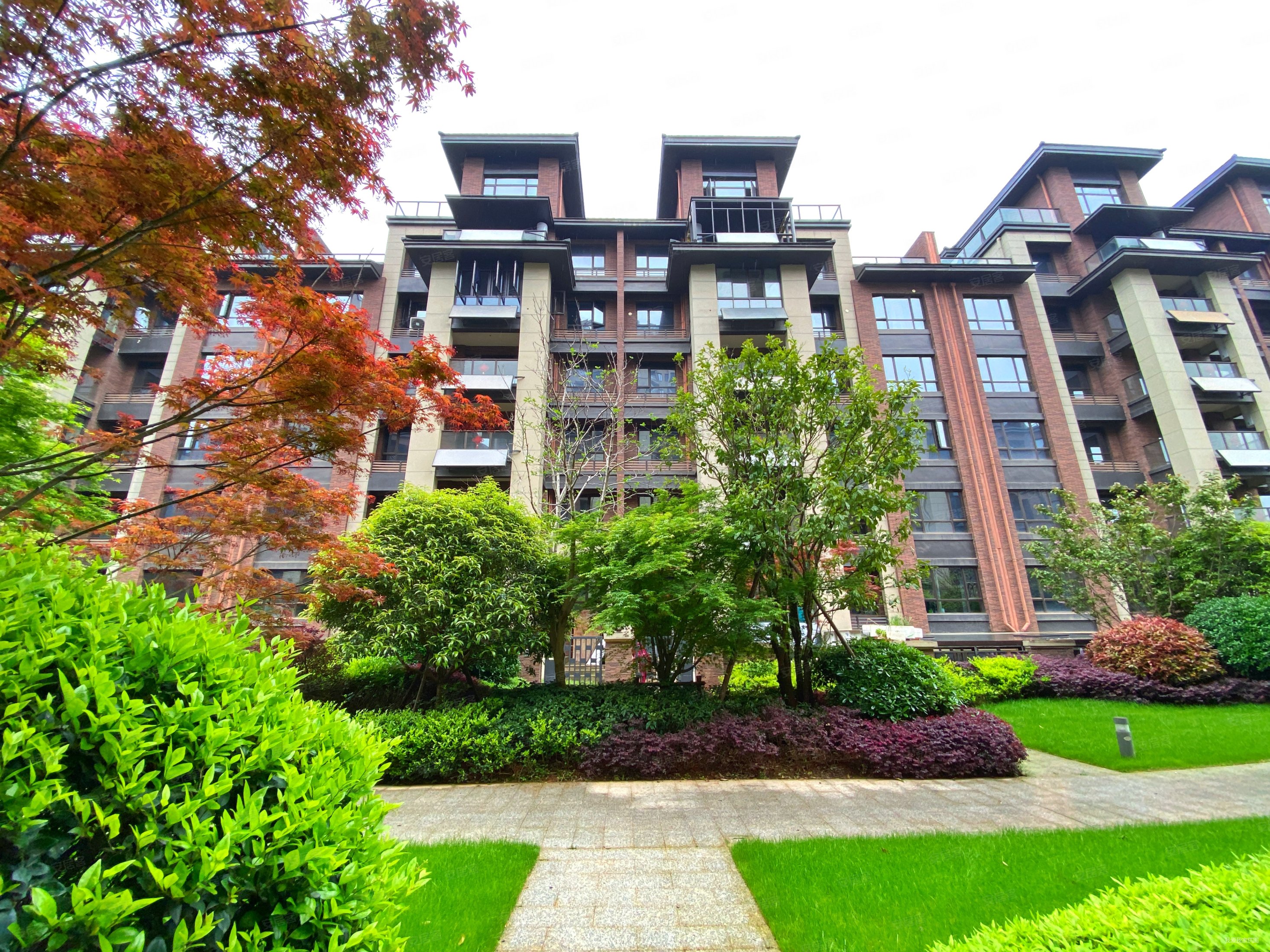 新力龙湾3室2厅2卫116.23㎡南北126万