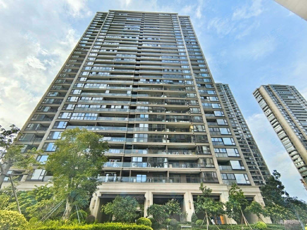 翠湖香山玉兰苑3室2厅2卫114.33㎡南330万