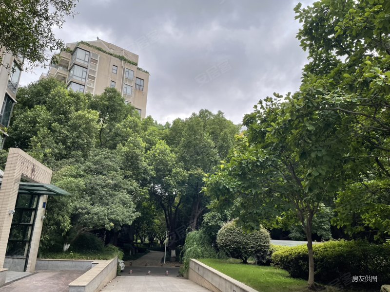 清竹园3室2厅2卫129.55㎡南北610万