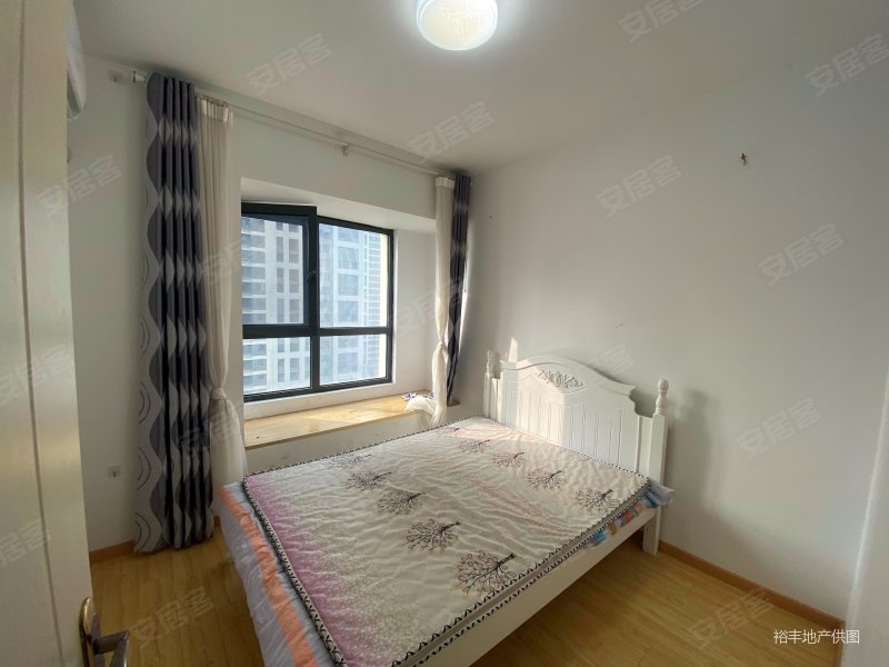 户型方正 好楼层 格 采光非常好,万达悦湖苑二手房,141.