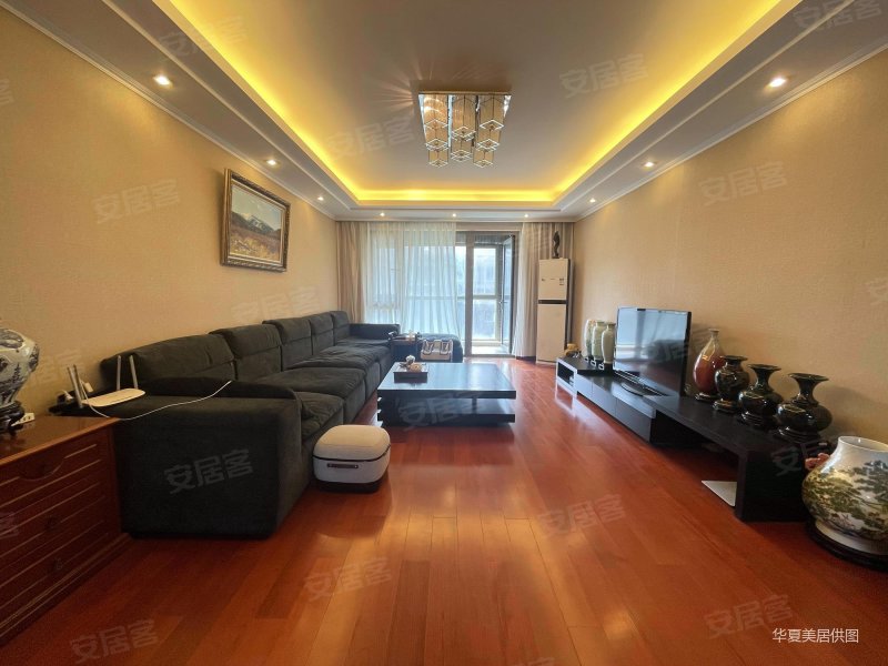 万科紫苑d区,中心位置,眼睛户型三居室,大阳台,前后