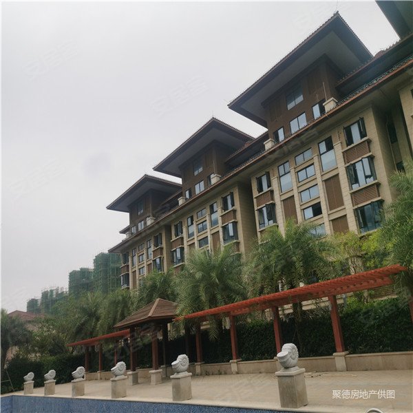 汇元江海汇江东新区商圈有配套酒店旁边