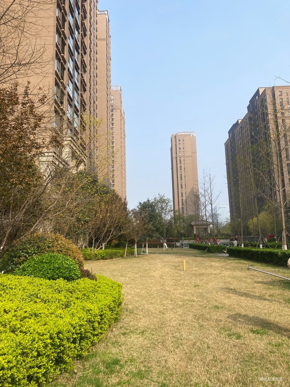 三桥地铁口保利金香槟精装三室有证可按揭