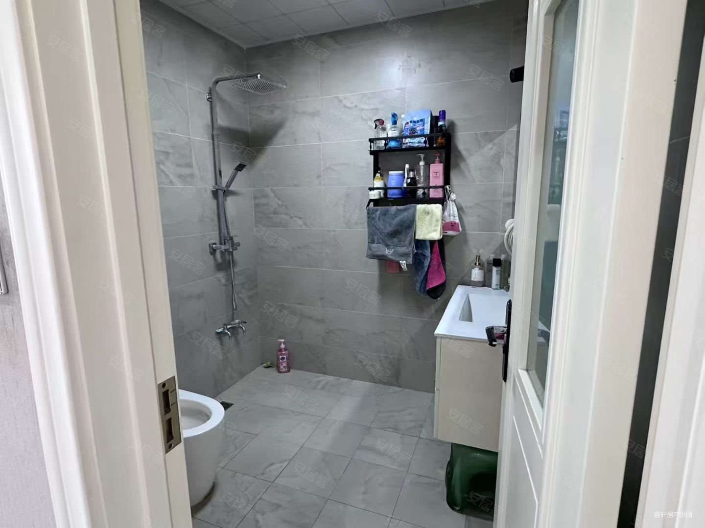 星河瑞城3室2厅2卫147㎡南北140万