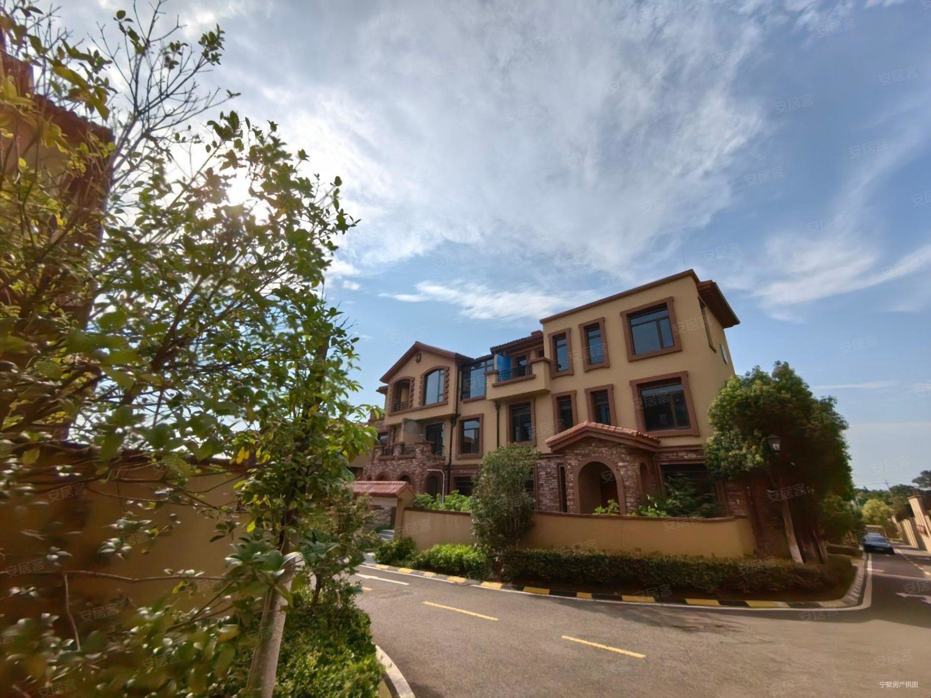 江核老山尚峰尚水联排别墅200平260万南北花园温泉入户