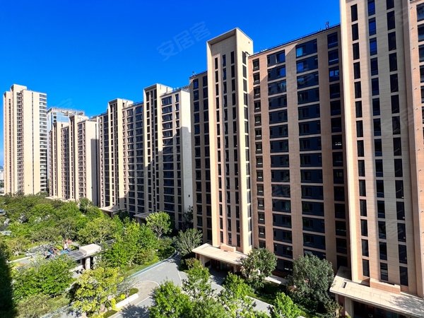 青岛崂山浮山前银丰玖玺城一期珑府玖玺城 精装套三 30多万轻奢家具