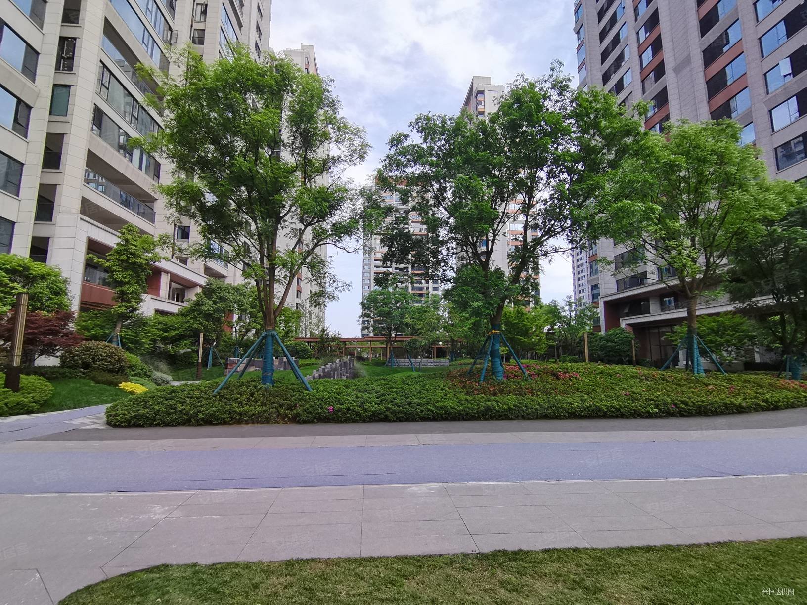 118平125万简装3房靠小区中海映山湖高端小区