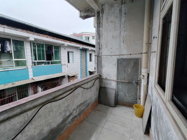 重庆沙坪坝陈家桥陈青路150号小区陈家桥正街两室出租  家电齐全支持