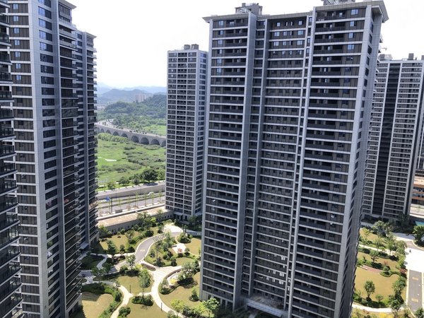 杭州临安临安城区湖山壹品苑青山湖畔绿道地铁口城东!