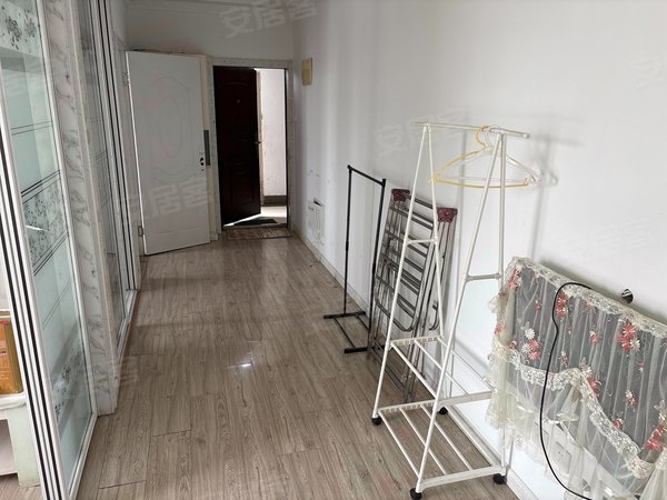 大连高新园区凌水坦城高新万达，理工西门，海事，恒瑞坦城，装修两室一厅出租房源真实图片