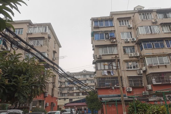 龙潭小区优点,不足,上海龙潭小区怎么样,龙潭小区周边房产中介经纪人