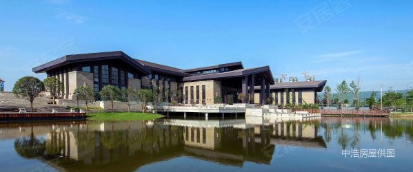 浐河沿岸 雁鸣湖旁 雁鸣墅语 联排别墅 即买即住 带车位 急