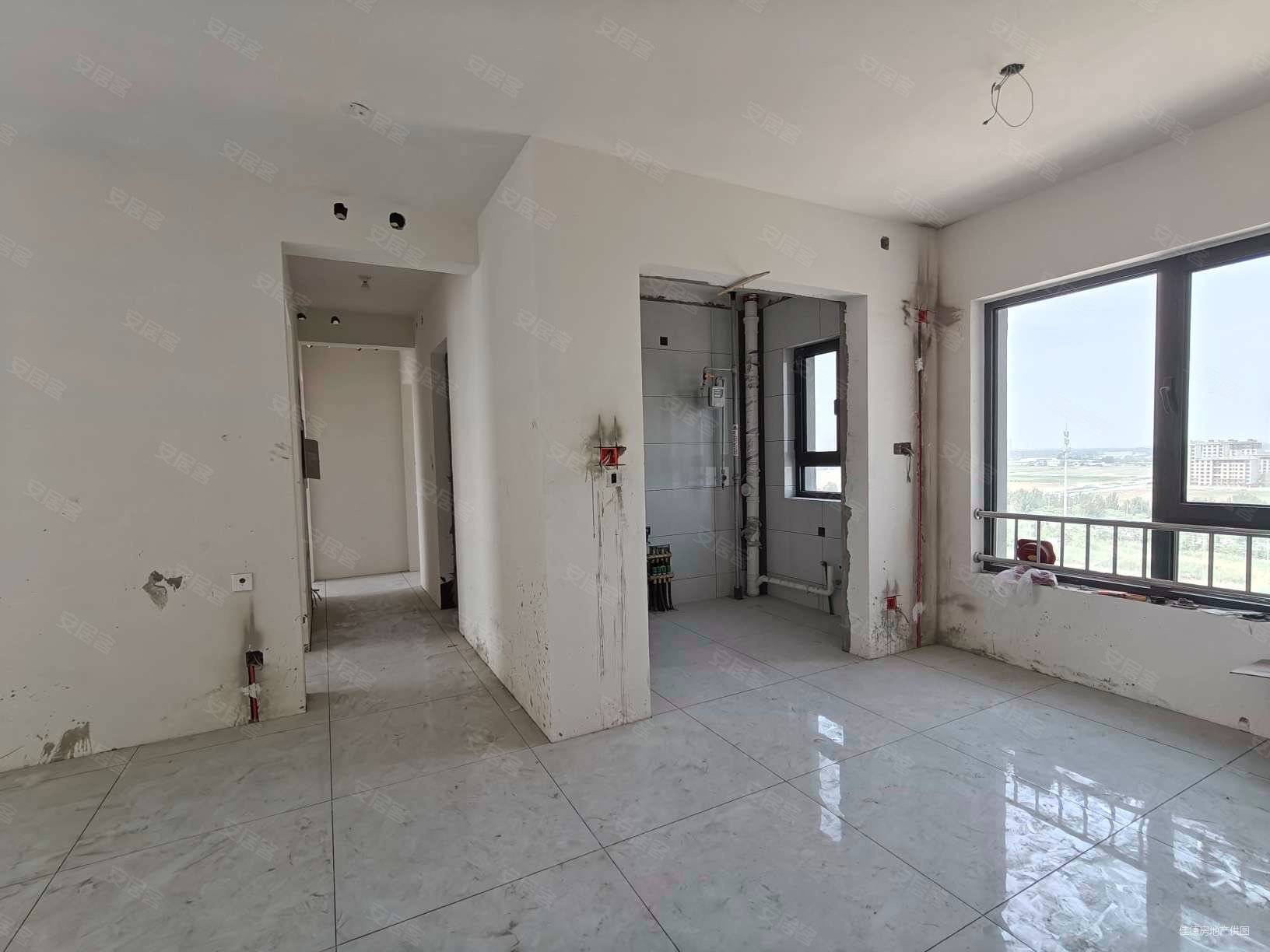 南北通透 带电梯 满二 中间楼层采光好 小三居 车位充足,融创津宸壹号