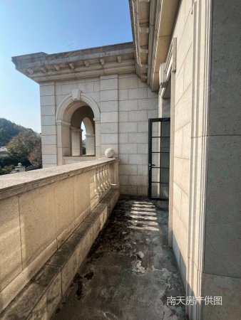 东钱湖卡纳湖谷大独栋别墅花园1000多平地面两层地下两层