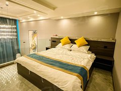 齐齐哈尔龙沙南站可月付 一中 南部万广场电梯3楼 复试上下两层 一室一厅出租房源真实图片