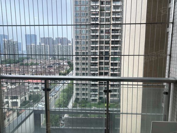 广州花都新区骏威锦东花园a区锦东a区 4房2厅2卫 入住时家私家电配齐