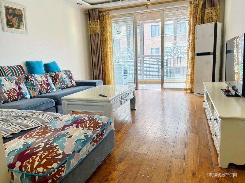 水岸豪庭1楼113.23平米套三双卫带储藏室带车位