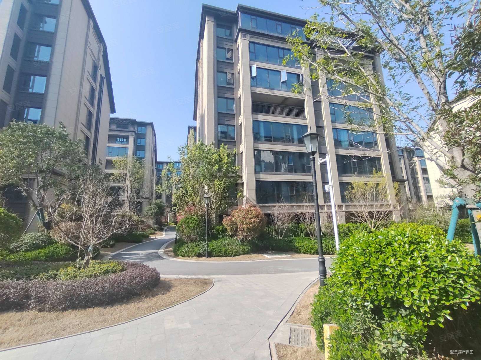 急售花园洋房保利林语溪有电梯南北通透精装修三室