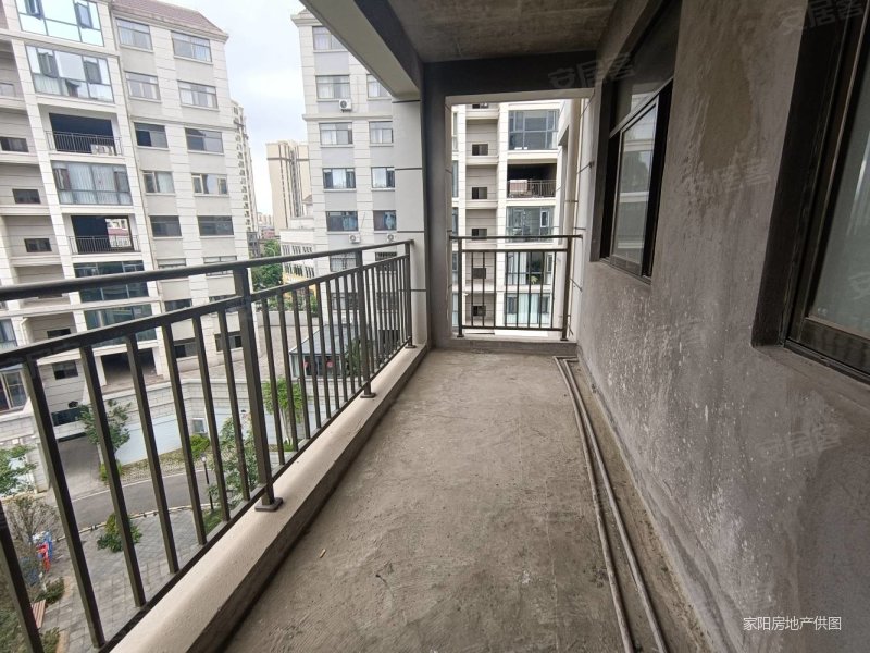 凤凰文萃景园小区内围端头房四室两厅两卫看房方便