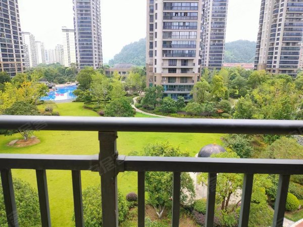 杭州临安临安城区美丽湾含车位含物业费,拎包入住,没有甲醛出租房源