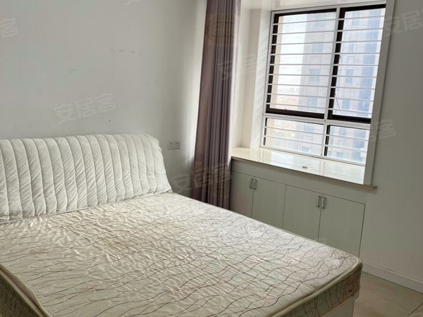 徐州新沂南京路宏基天城宏基天城两室一卫 三个空调 1400月包物业 有钥匙随时看出租房源真实图片