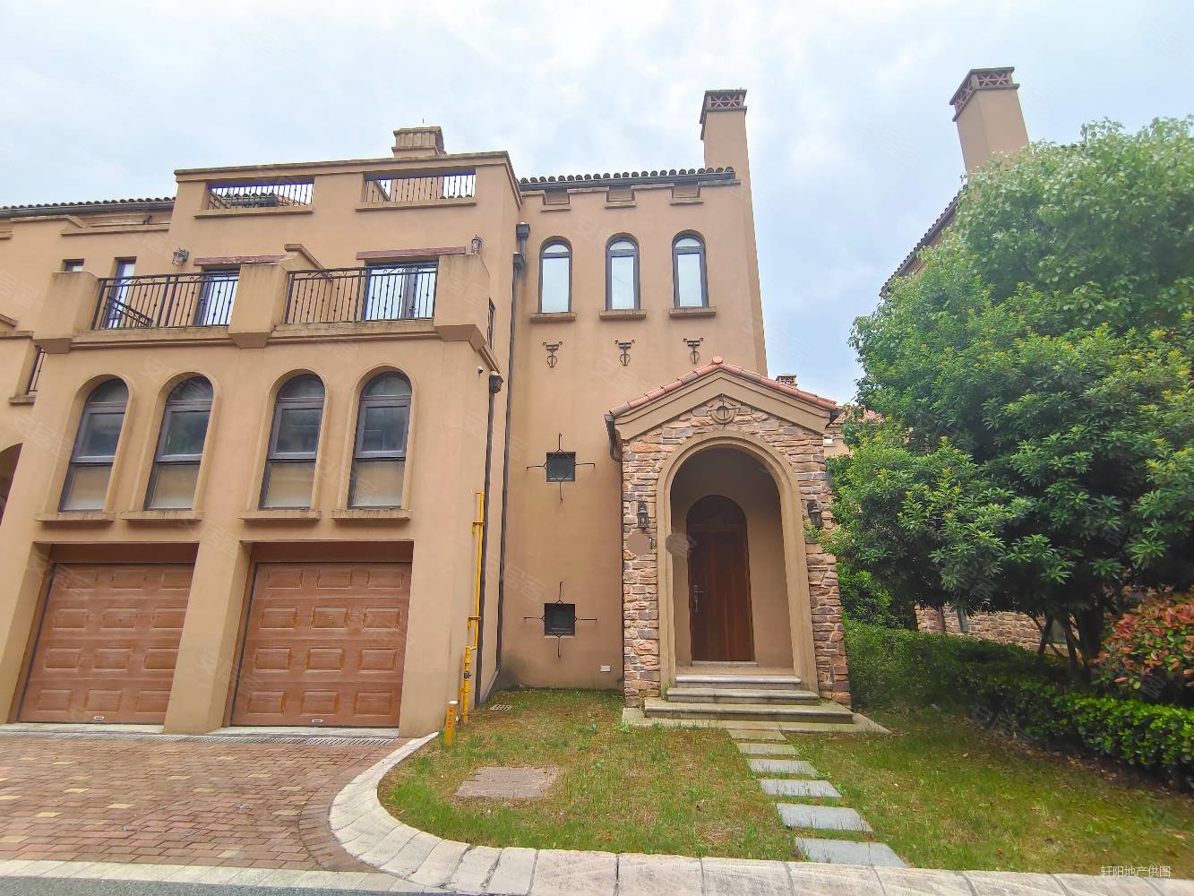 长泰豪装联排边套,超高入住率,明星小区,长泰淀湖观园(别墅)二手房