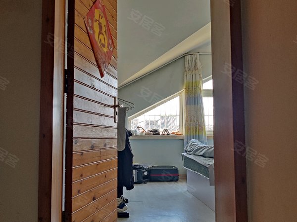 青岛市北雁山立交桥海滨广场小区海滨广场小区 6室1厅2卫出租房源真实