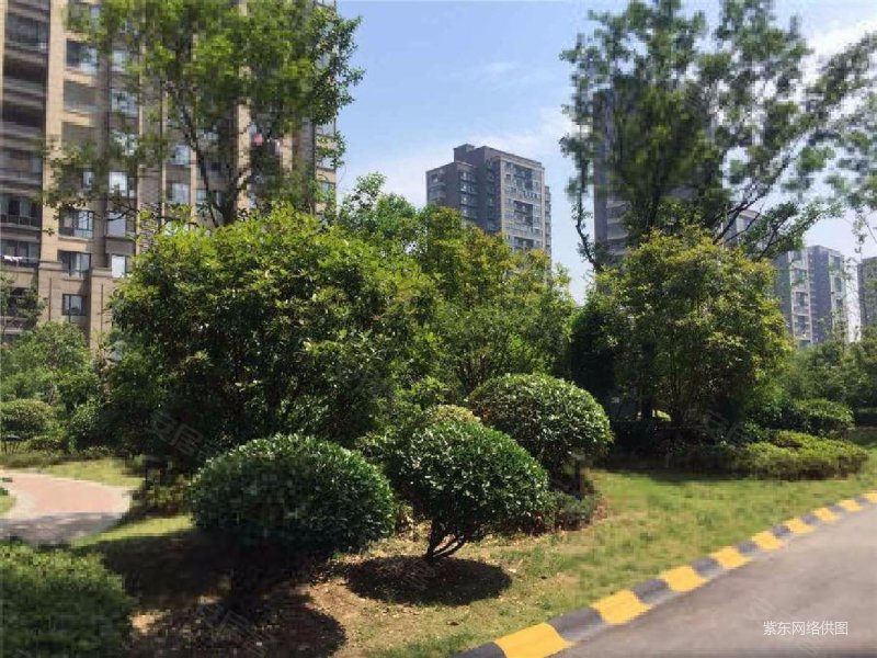 罗兰春天3年出一套 124平精装修边户 房主诚心售,保利罗兰春天二手房