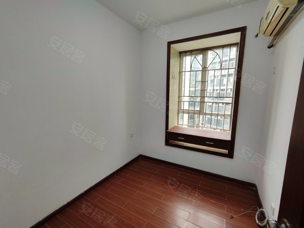 【多图】彩世界家园,布心租房,实拍彩世界家园 可看湖景 精装电梯4房