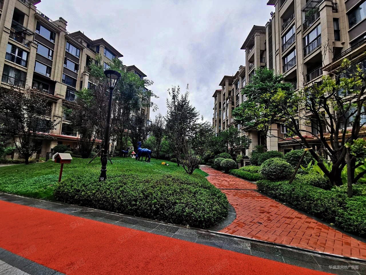 花溪美的国宾府二期花园洋房一二楼复试带地下室带花园产权满二