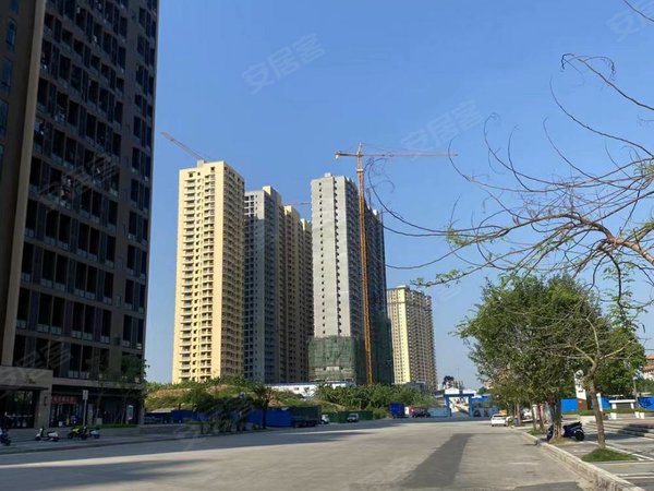 南宁西乡塘安吉大塘郡府安吉万达商圈!1房配齐1100得!地铁口100米!