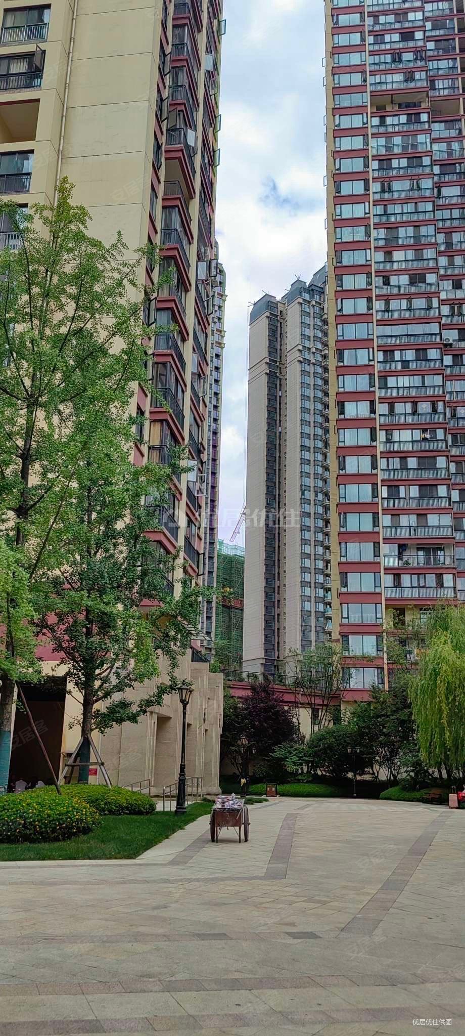 蓝波湾新天卫城红景街区