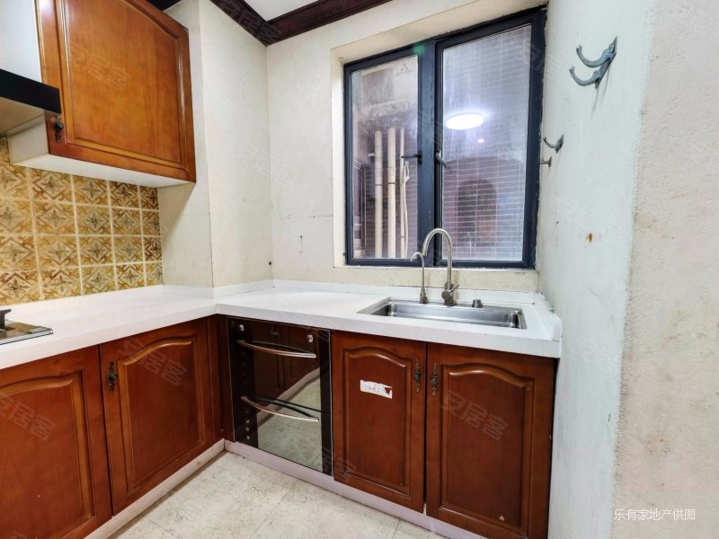 宝体地铁口南北通透四房,君逸世家参考价以下300万,10xx