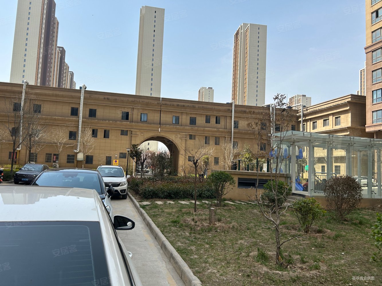 中间楼层房东诚心出售,龙泊湾二手房,51万,3室2厅,1卫,93平米-西安