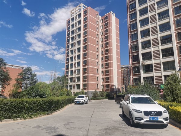 祥和园75平米精装修8楼两室一厅一卫带家具家电年租一万三