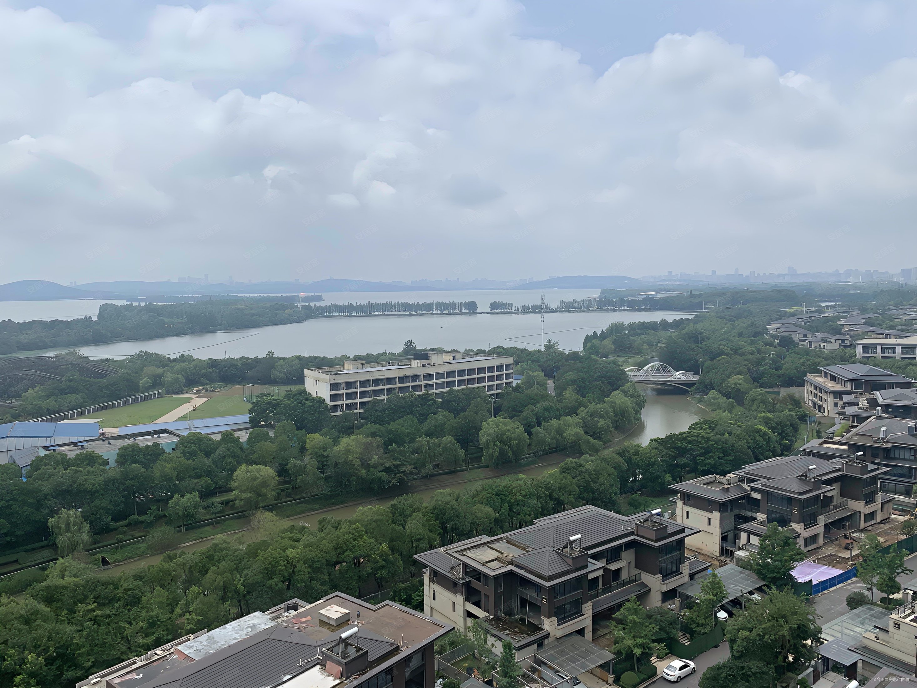 武汉房产网>武汉二手房>洪山二手房>欢乐谷二手房>纯水岸东湖天樾